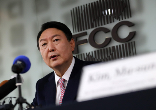 지난 11월12일 윤석열 국민의힘 대선후보가 서울 중구 한국프레스센터 서울외신기자클럽에서 기자간담회를 하고 있다. 연합뉴스